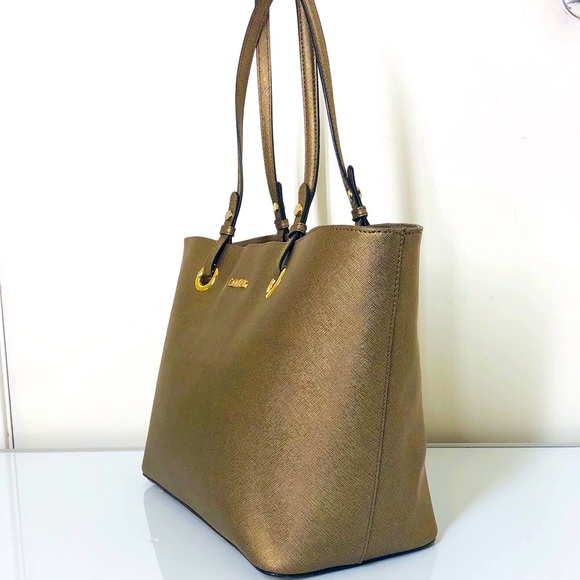 Calvin Klein Large shoulder bag purse. - Picture 2 of 8